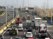 Unió de Pagesos mobilitza una trentena de tractors contra l’ampliació de la zona ZEPA al Parc Agrari del Baix Llobregat
