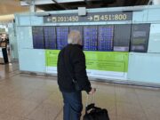 L’aeroport del Prat opera amb vols cancel·lats i desviats en un dia complicat pel fort vent
