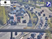 Més de 15 quilòmetres de retencions a l’AP-7 per un accident entre un camió i dos turismes a Llinars del Vallès