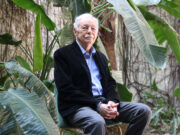 Eduardo Mendoza recupera el seu icònic detectiu sense nom a la novel·la ‘La intriga del funeral inconveniente’