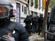 Desallotgen l’Ateneu Popular de Vallcarca després que els activistes sortissin voluntàriament de l’edifici