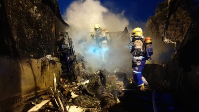 Incendi d'un tràiler a l'A-2 a Pallejà